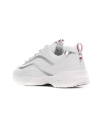 weiße Sportschuhe von Fila