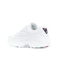 weiße Sportschuhe von Fila