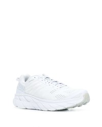 weiße Sportschuhe von Hoka One One