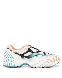 weiße Sportschuhe von Saucony