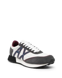 weiße Sportschuhe von Armani Exchange