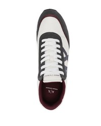 weiße Sportschuhe von Armani Exchange