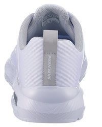 weiße Sportschuhe von Skechers