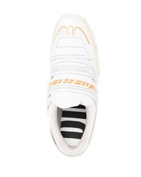 weiße Sportschuhe von Diesel