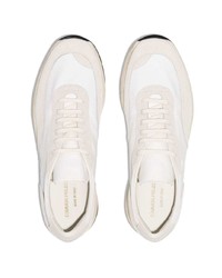 weiße Sportschuhe von Common Projects