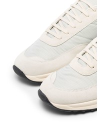 weiße Sportschuhe von Common Projects