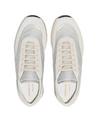 weiße Sportschuhe von Common Projects