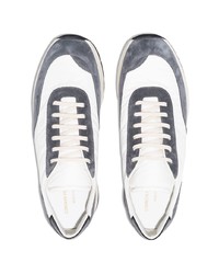 weiße Sportschuhe von Common Projects