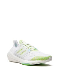 weiße Sportschuhe von adidas