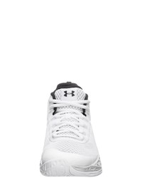 weiße Sportschuhe von Under Armour