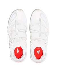 weiße Sportschuhe von adidas by 032c