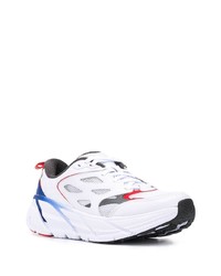 weiße Sportschuhe von Hoka One One