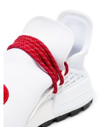 weiße Sportschuhe von Adidas By Pharrell Williams