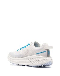 weiße Sportschuhe von Hoka One One