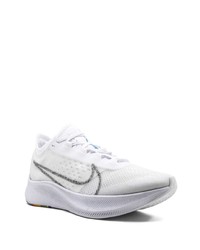 weiße Sportschuhe von Nike