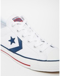 weiße Turnschuhe mit Sternenmuster von Converse