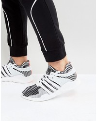 weiße Turnschuhe von adidas