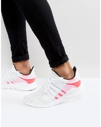 weiße Turnschuhe von adidas