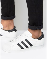 weiße Turnschuhe von adidas