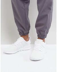 weiße Turnschuhe von adidas