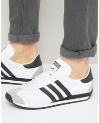 weiße Turnschuhe von adidas