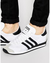 weiße Turnschuhe von adidas