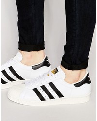 weiße Turnschuhe von adidas