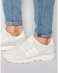 weiße Turnschuhe von adidas