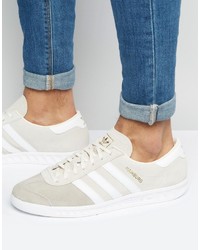 weiße Turnschuhe von adidas