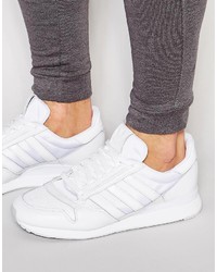 weiße Turnschuhe von adidas