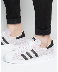 weiße Turnschuhe von adidas