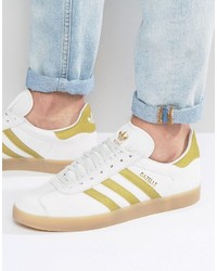 weiße Turnschuhe von adidas