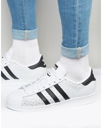 weiße Turnschuhe von adidas