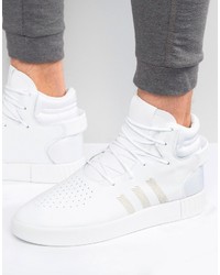 weiße Turnschuhe von adidas