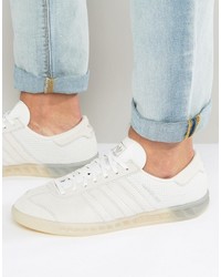 weiße Turnschuhe von adidas