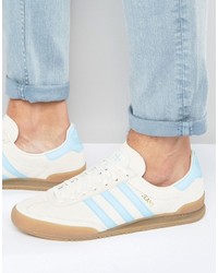 weiße Turnschuhe von adidas