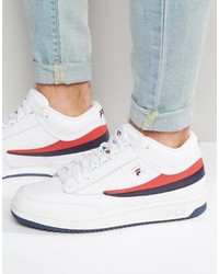 weiße Turnschuhe von Fila