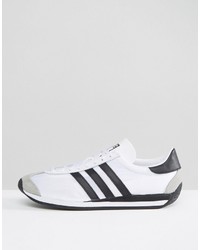 weiße Turnschuhe von adidas