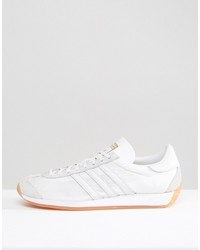 weiße Turnschuhe von adidas