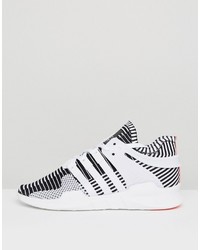 weiße Turnschuhe von adidas