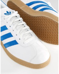 weiße Turnschuhe von adidas