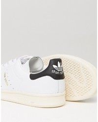 weiße Turnschuhe von adidas