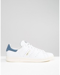 weiße Turnschuhe von adidas