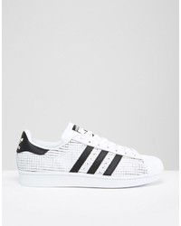 weiße Turnschuhe von adidas