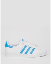 weiße Turnschuhe von adidas