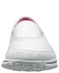 weiße Turnschuhe von Skechers