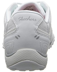 weiße Turnschuhe von Skechers