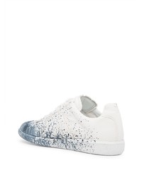 weiße und blaue bedruckte Leder niedrige Sneakers von Maison Margiela