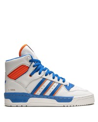 weiße und blaue hohe Sneakers aus Leder von adidas
