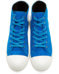 weiße und blaue hohe Sneakers von Pierre Hardy